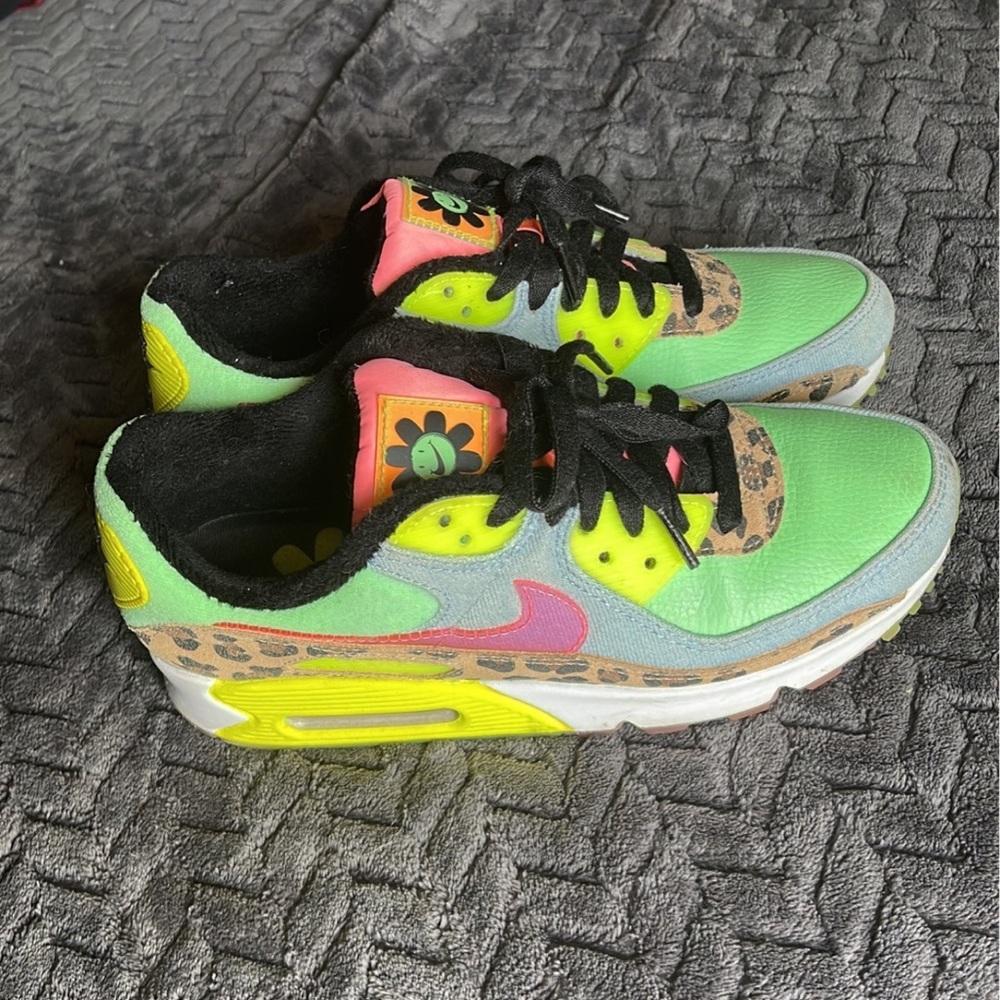 Nike Air Max 90 illusion green- sz 8.5 womens